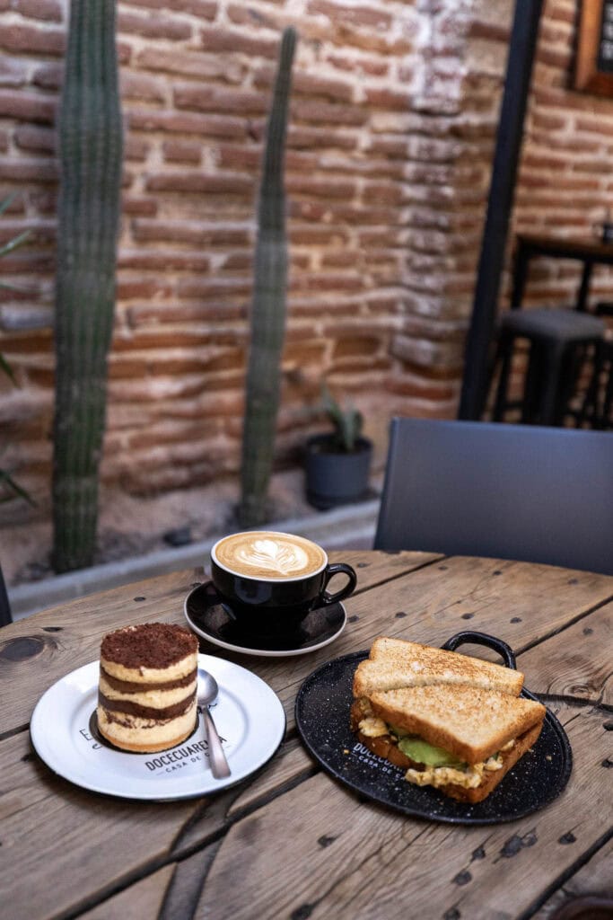 Doce Cuarenta Cafe in La Paz