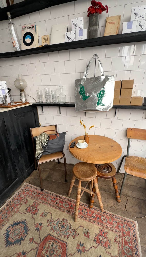 small and quaint coffee shop in Paris neighborhood La Marais