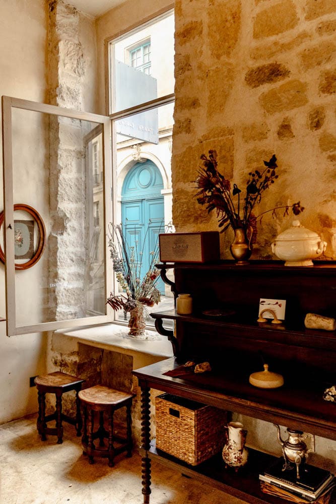 unique coffee shop in Paris with antique interiors